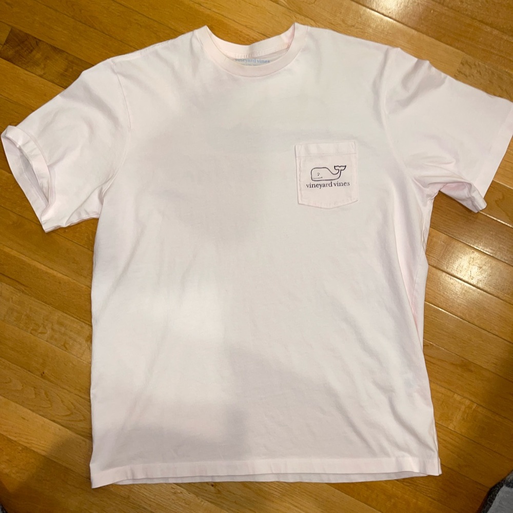 Men’s Vineyard Vines graphic tee shirt
